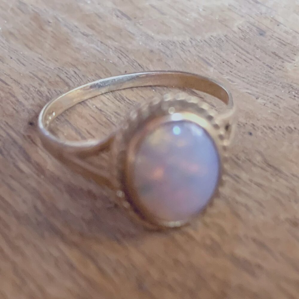 Vintage Gold Ring with Multiple Colors in the Stone